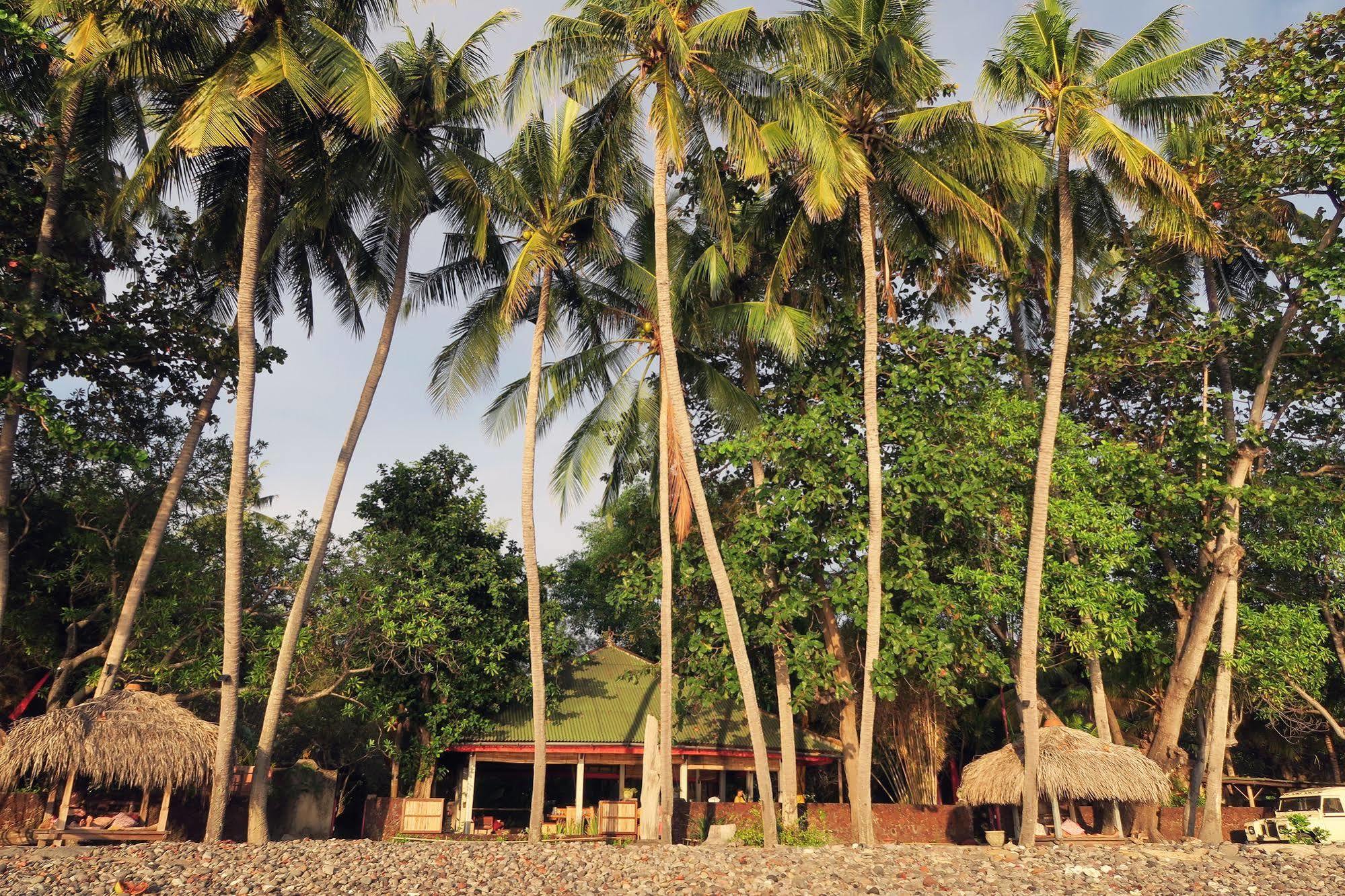 Cili Emas Oceanside Resort Tejakula Exterior photo